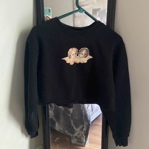 This angel cropped sweatshirt is super cute and very soft and comfortable!